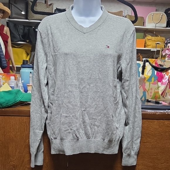 Tommy Hilfiger Light Gray V-Neck Sweater - Picture 1 of 3